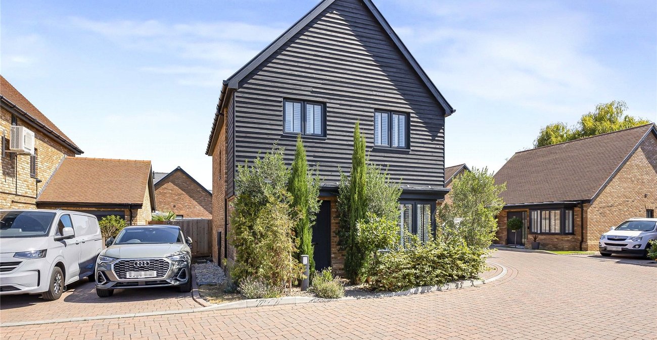 3 bedroom house for sale in Cliffe Woods | Robinson Michael & Jackson