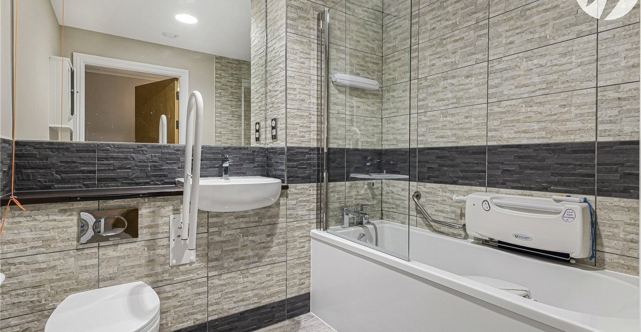 2 bedroom property for sale in Hextable | Robinson Jackson