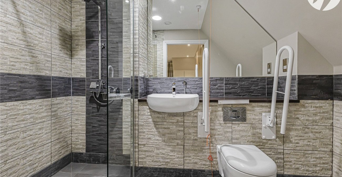 2 bedroom property for sale in Hextable | Robinson Jackson