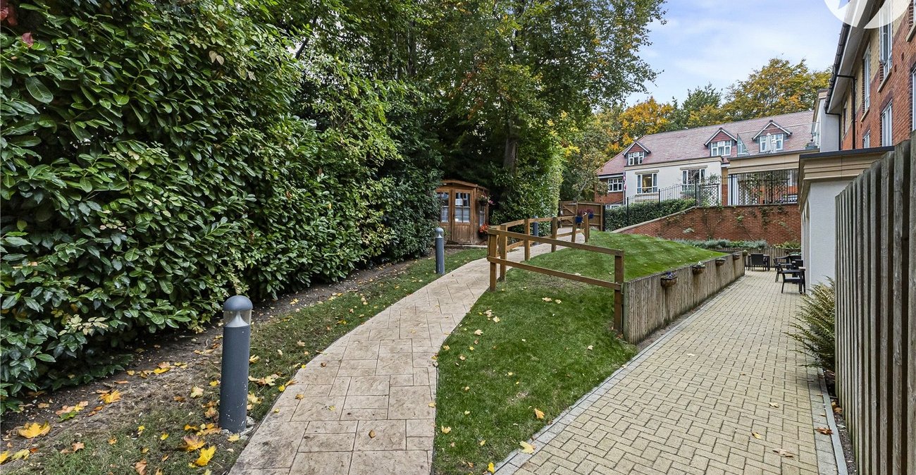 2 bedroom property for sale in Hextable | Robinson Jackson