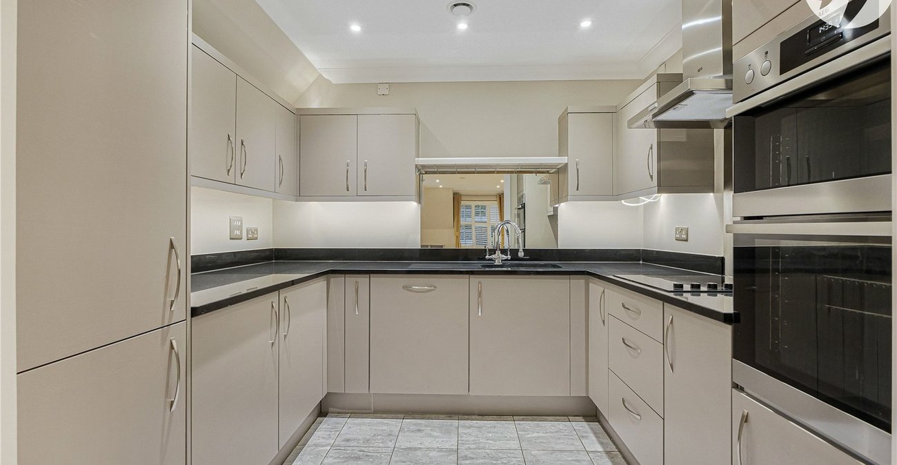 2 bedroom property for sale in Hextable | Robinson Jackson