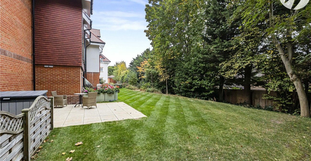 2 bedroom property for sale in Hextable | Robinson Jackson