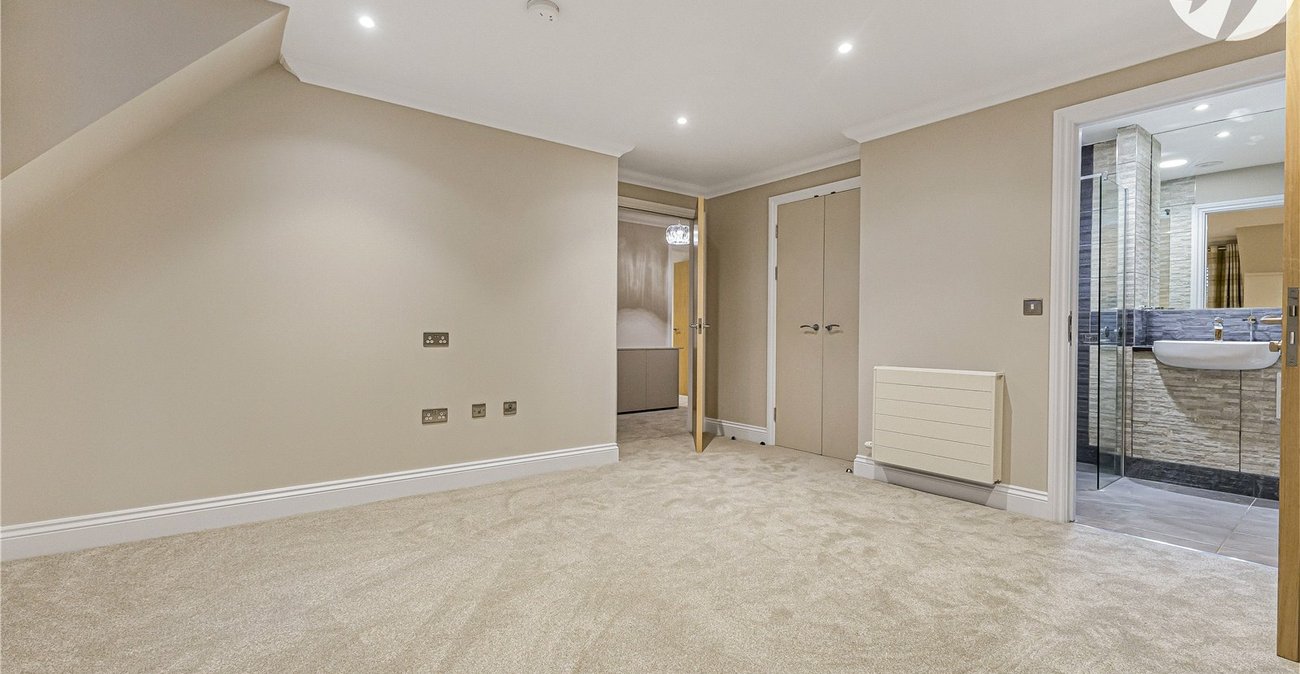 2 bedroom property for sale in Hextable | Robinson Jackson