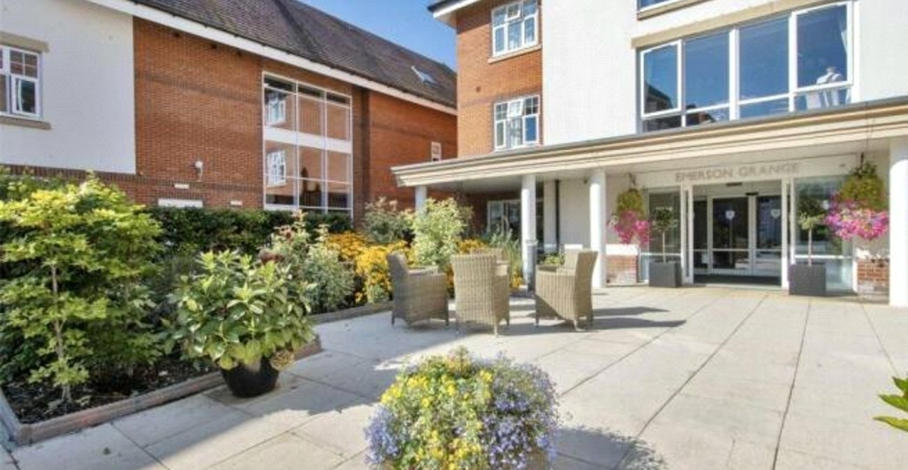 2 bedroom property for sale in Hextable | Robinson Jackson