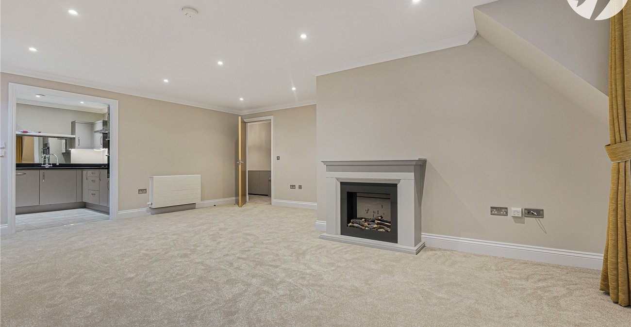 2 bedroom property for sale in Hextable | Robinson Jackson