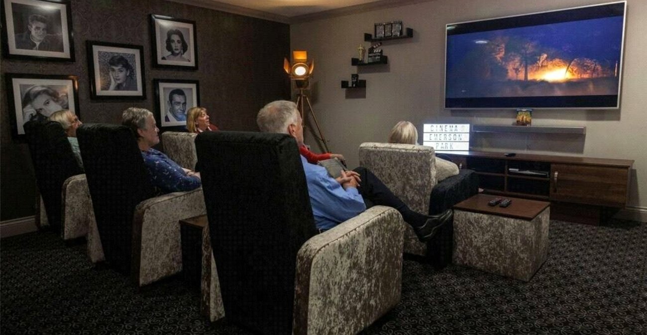 2 bedroom property for sale in Hextable | Robinson Jackson