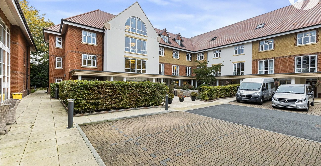 2 bedroom property for sale in Hextable | Robinson Jackson