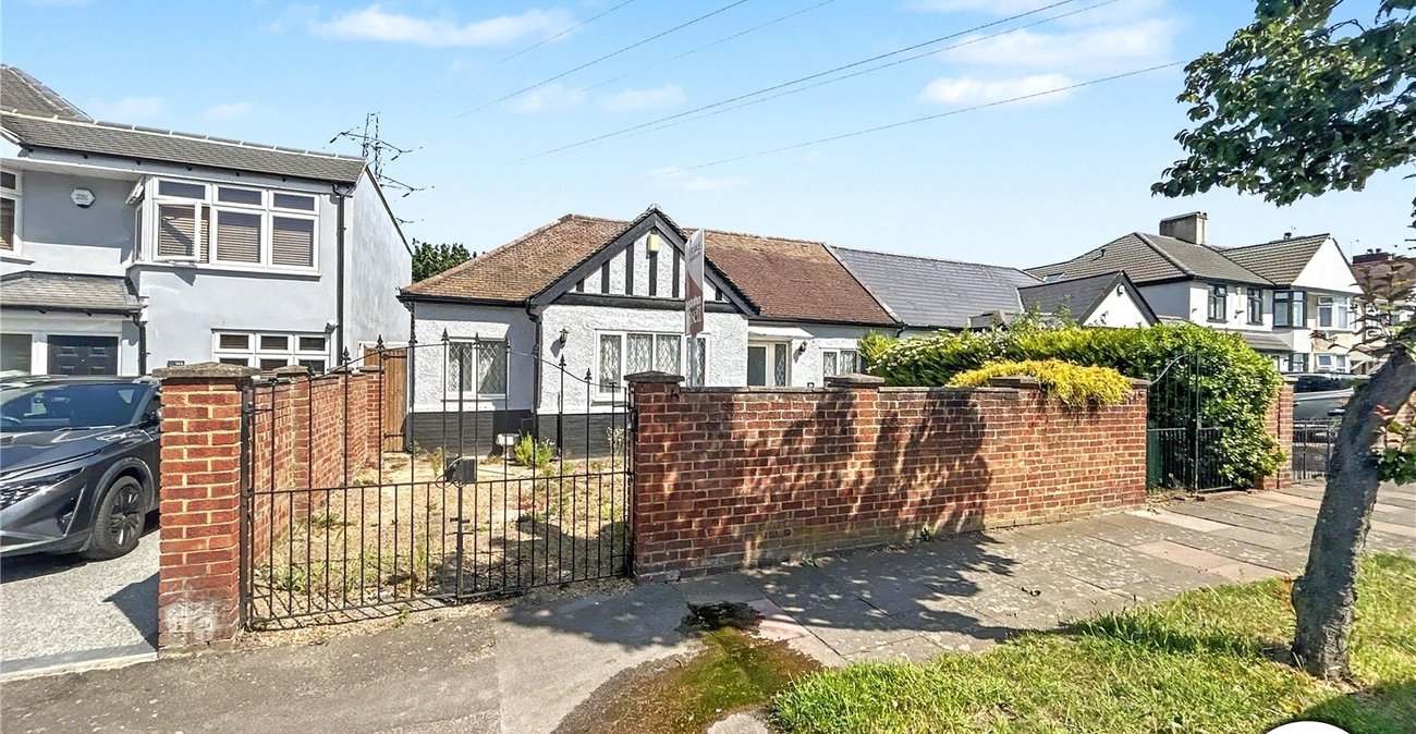 4 bedroom bungalow for sale in Sidcup | Robinson Jackson