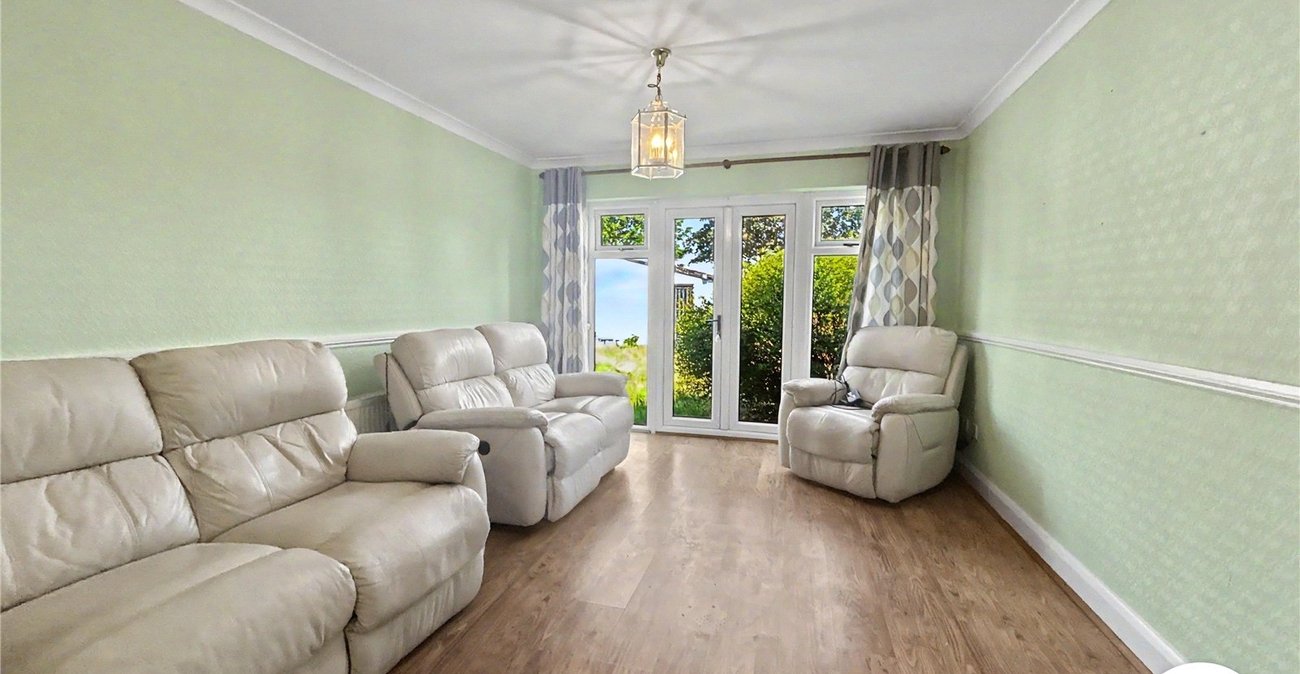 4 bedroom bungalow for sale in Sidcup | Robinson Jackson