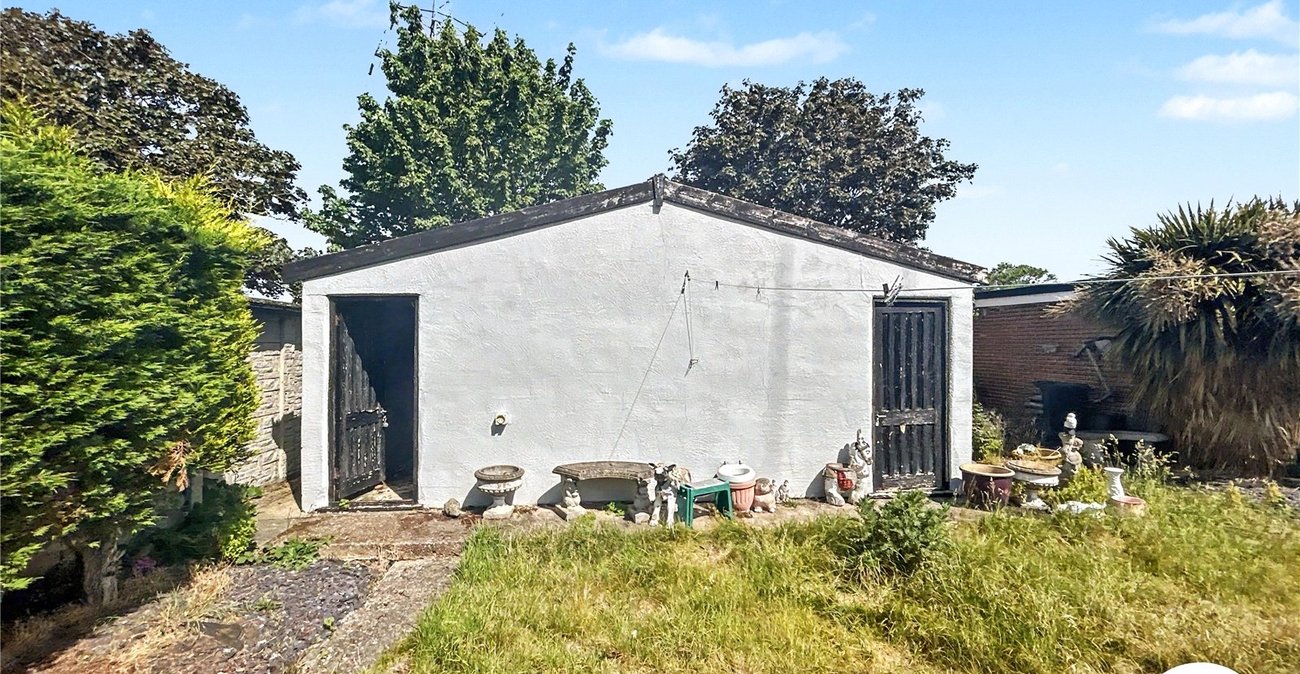 4 bedroom bungalow for sale in Sidcup | Robinson Jackson
