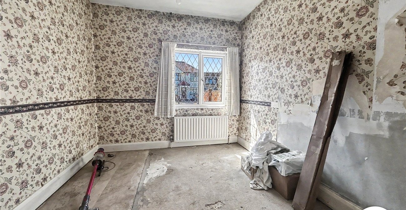 4 bedroom bungalow for sale in Sidcup | Robinson Jackson