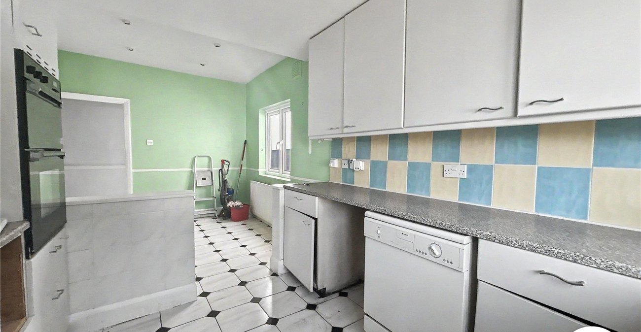 4 bedroom bungalow for sale in Sidcup | Robinson Jackson
