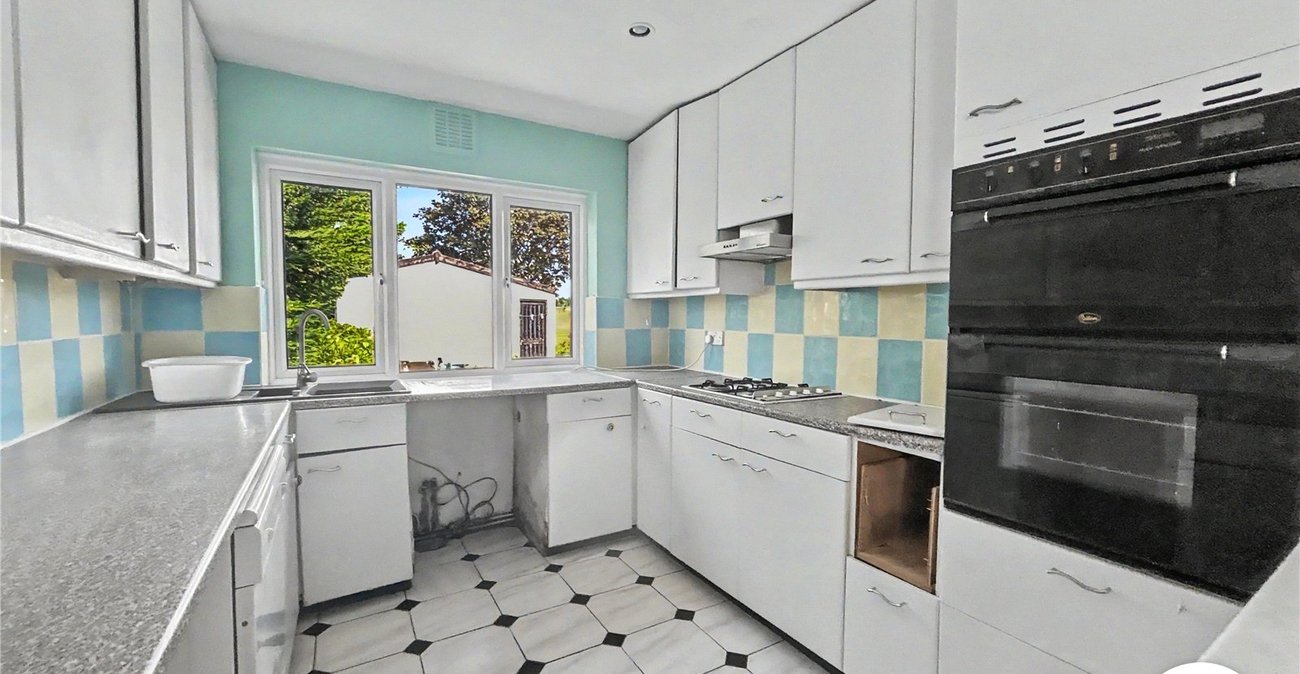 4 bedroom bungalow for sale in Sidcup | Robinson Jackson