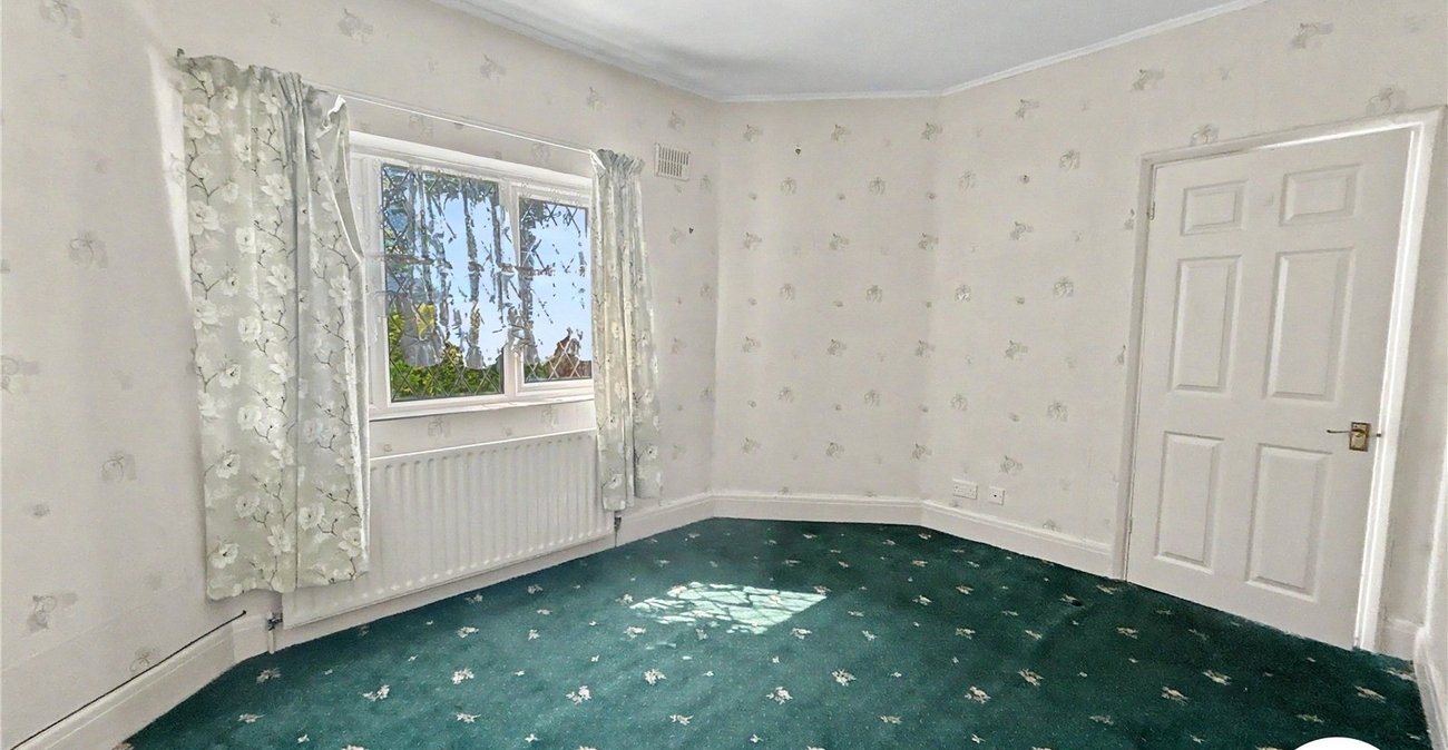 4 bedroom bungalow for sale in Sidcup | Robinson Jackson