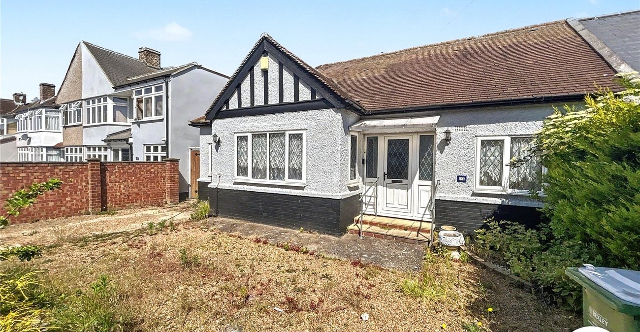 4 bedroom bungalow for sale in Sidcup | Robinson Jackson