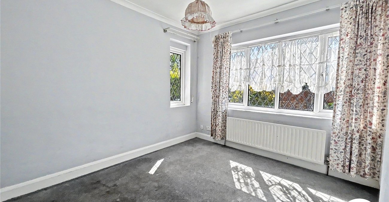 4 bedroom bungalow for sale in Sidcup | Robinson Jackson