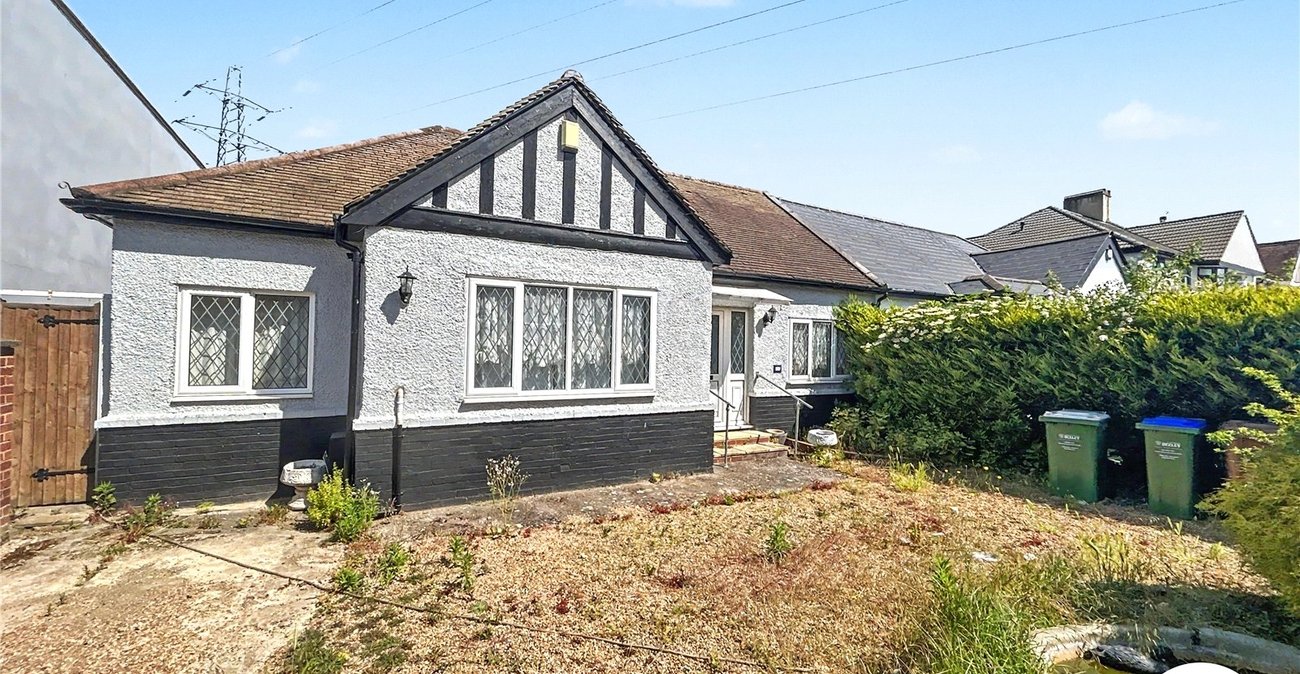 4 bedroom bungalow for sale in Sidcup | Robinson Jackson