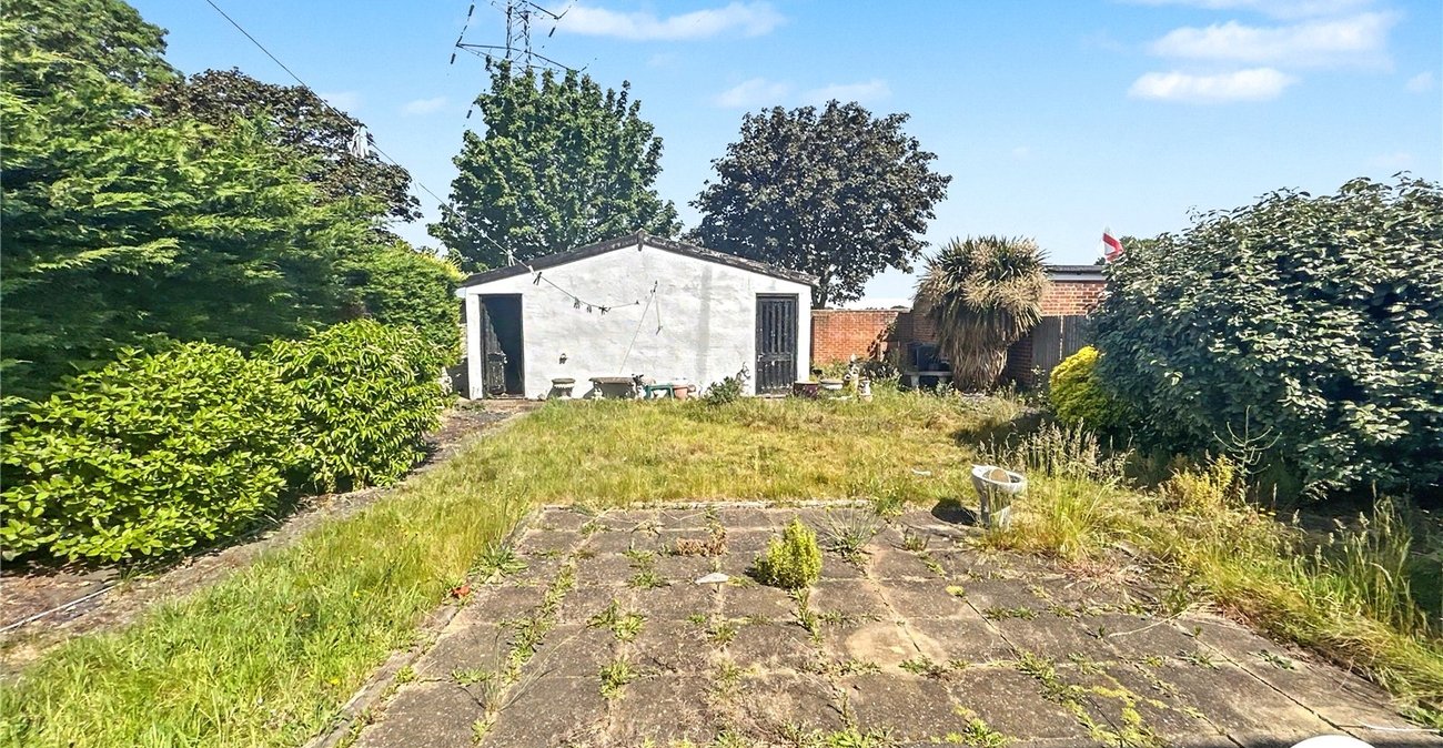 4 bedroom bungalow for sale in Sidcup | Robinson Jackson