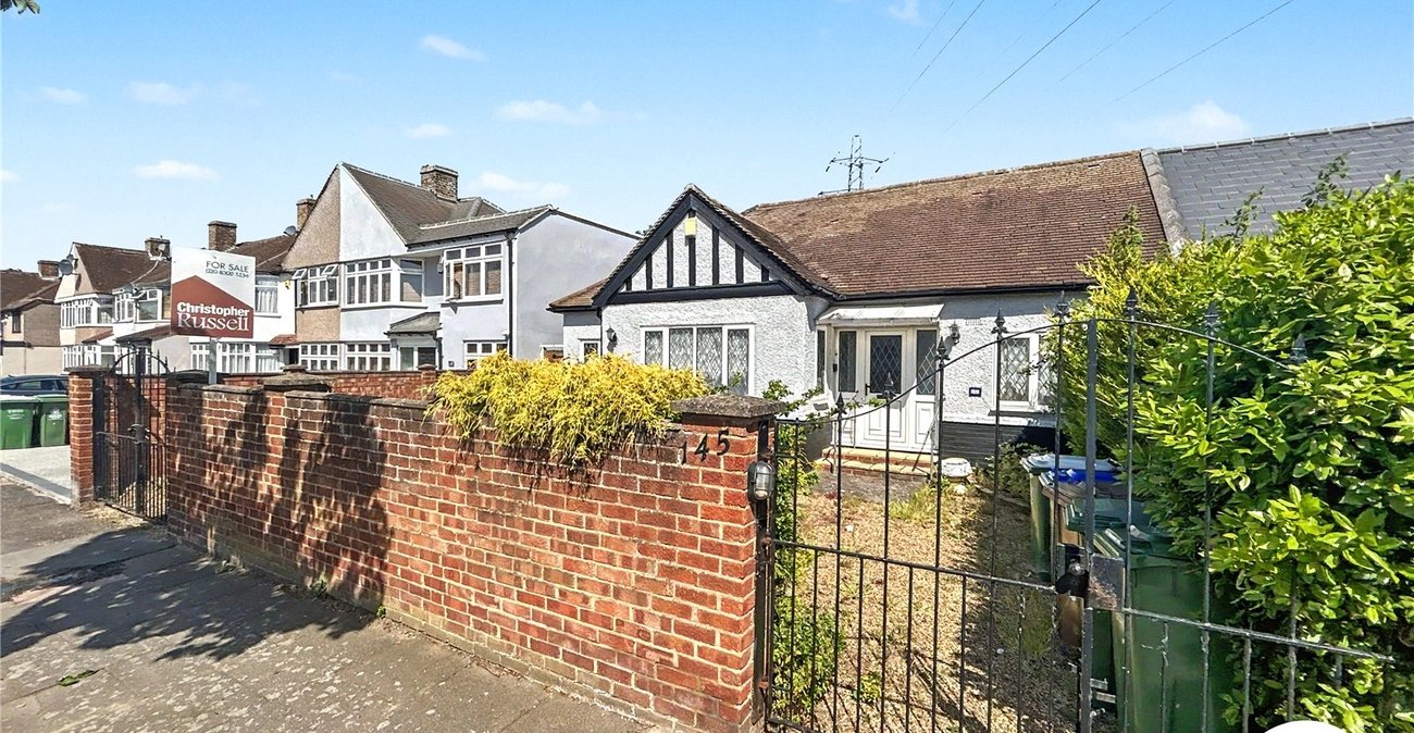 4 bedroom bungalow for sale in Sidcup | Robinson Jackson