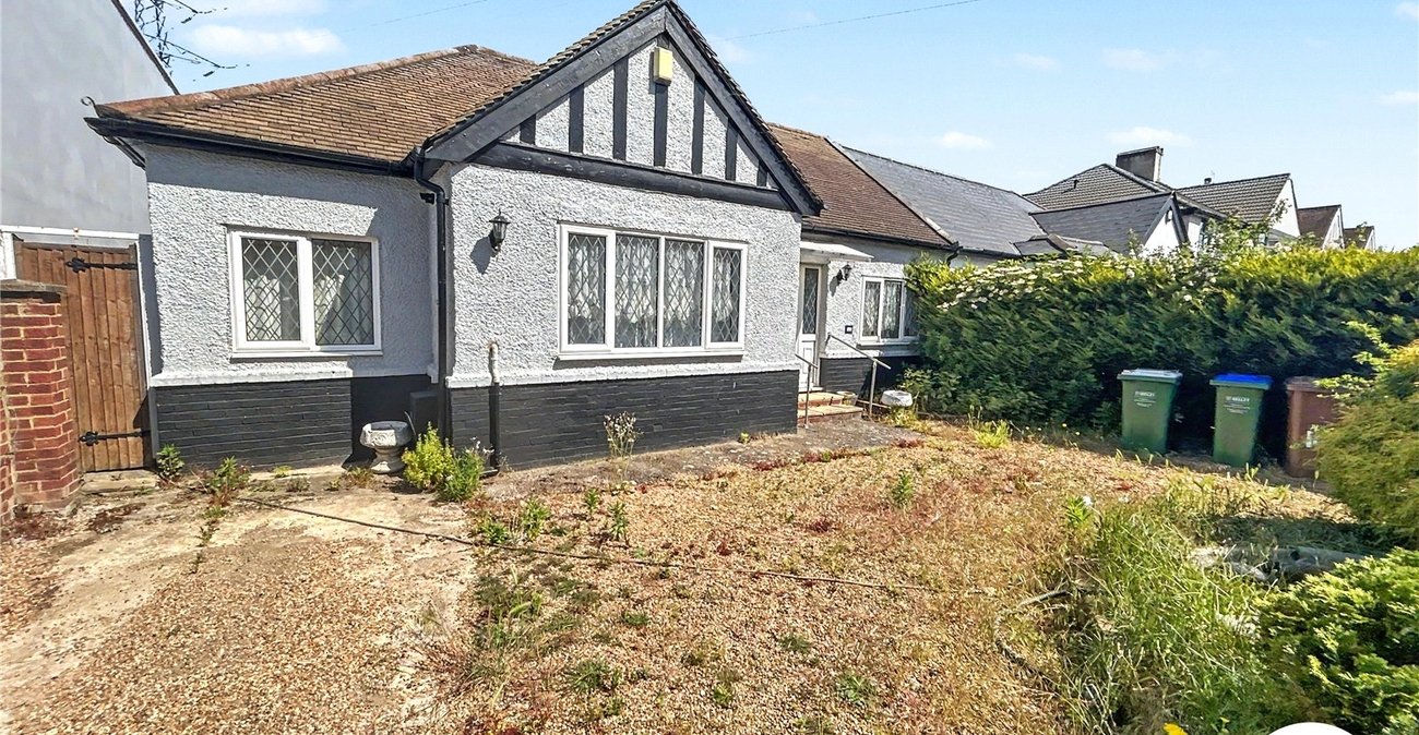 4 bedroom bungalow for sale in Sidcup | Robinson Jackson