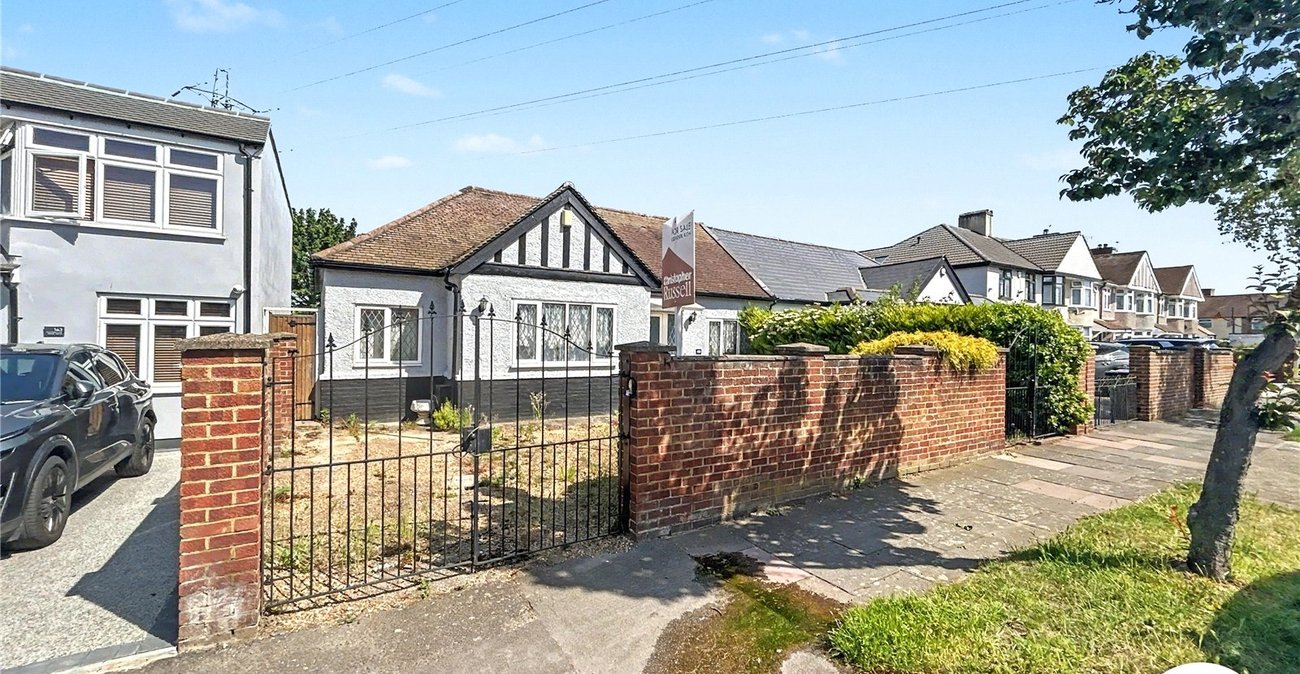 4 bedroom bungalow for sale in Sidcup | Robinson Jackson