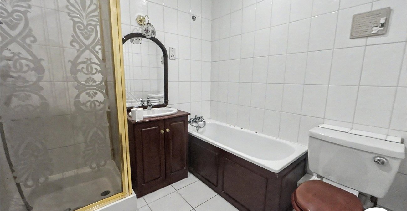 4 bedroom bungalow for sale in Sidcup | Robinson Jackson