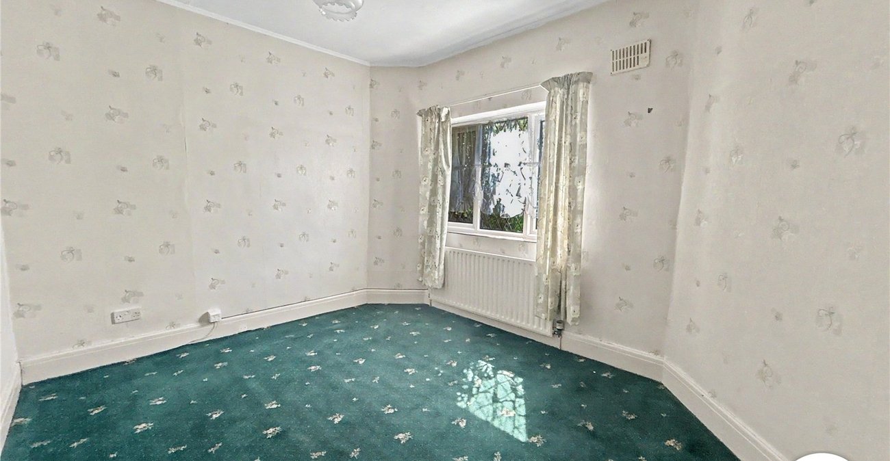4 bedroom bungalow for sale in Sidcup | Robinson Jackson