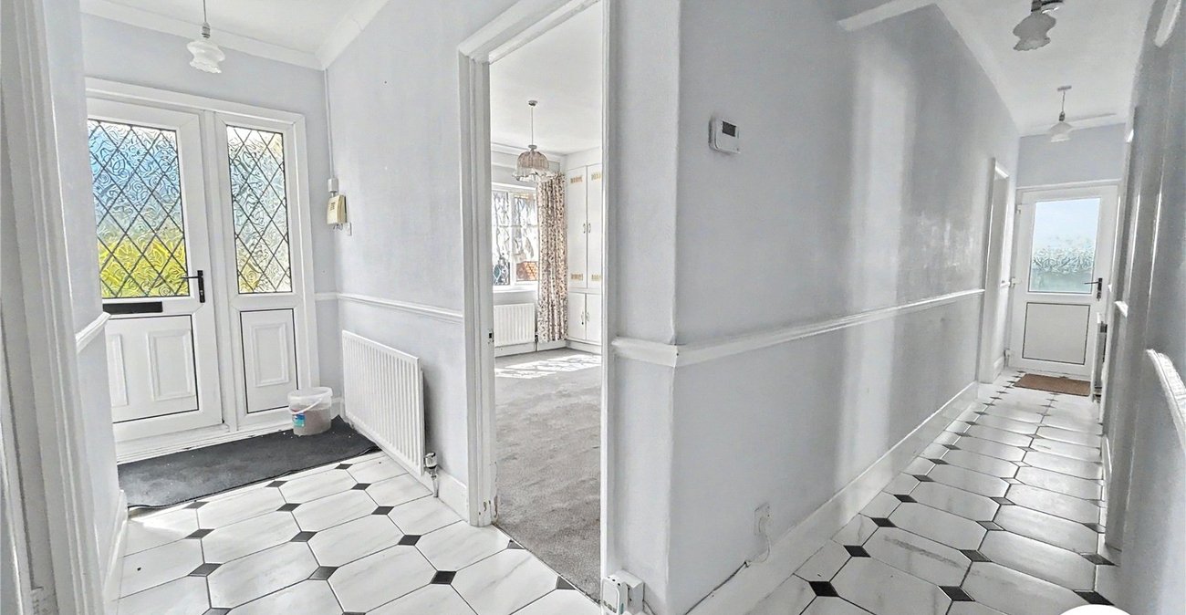 4 bedroom bungalow for sale in Sidcup | Robinson Jackson
