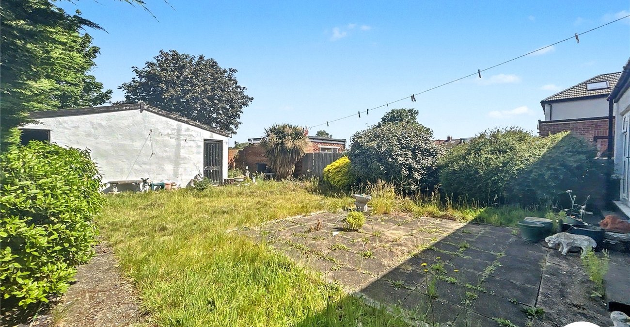4 bedroom bungalow for sale in Sidcup | Robinson Jackson
