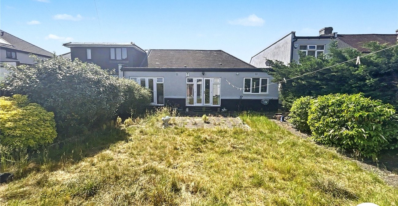 4 bedroom bungalow for sale in Sidcup | Robinson Jackson