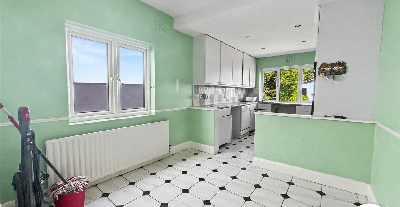 4 bedroom bungalow for sale in Sidcup | Robinson Jackson