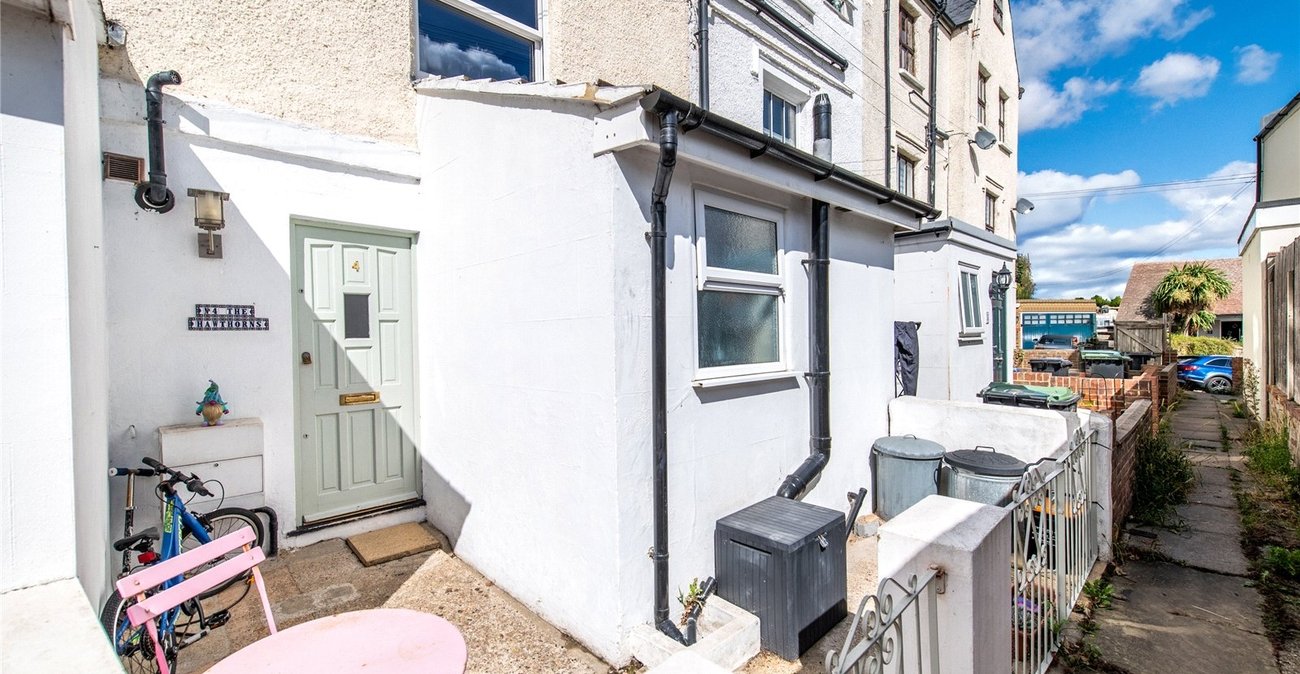 2 bedroom house for sale in Gravesend | Robinson Michael & Jackson