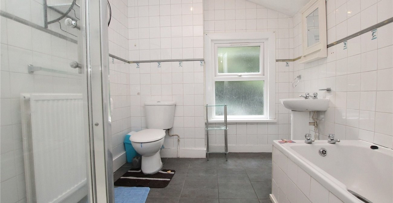 2 bedroom house for sale in London | Robinson Jackson