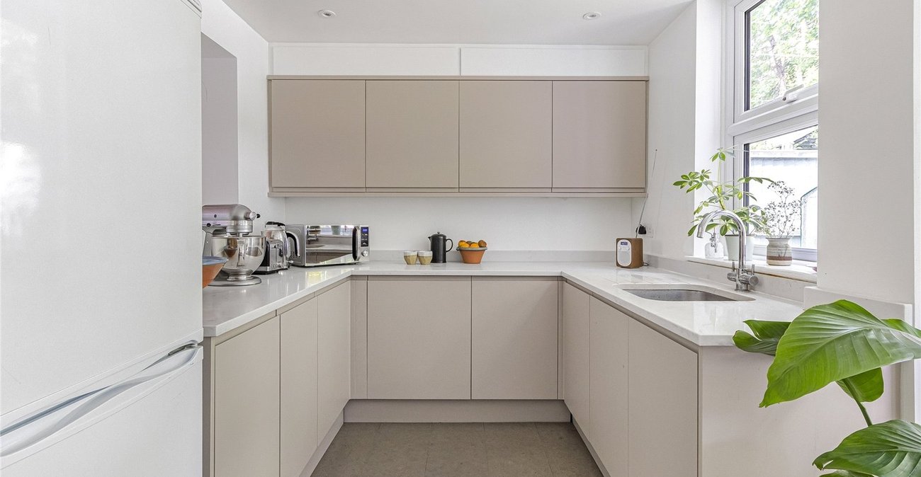 3 bedroom house for sale in Plumstead Common | Robinson Jackson