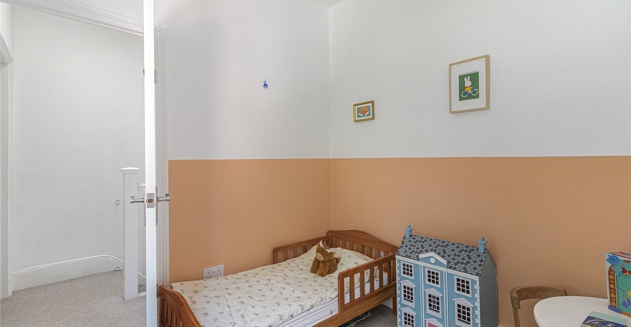 3 bedroom house for sale in Plumstead Common | Robinson Jackson