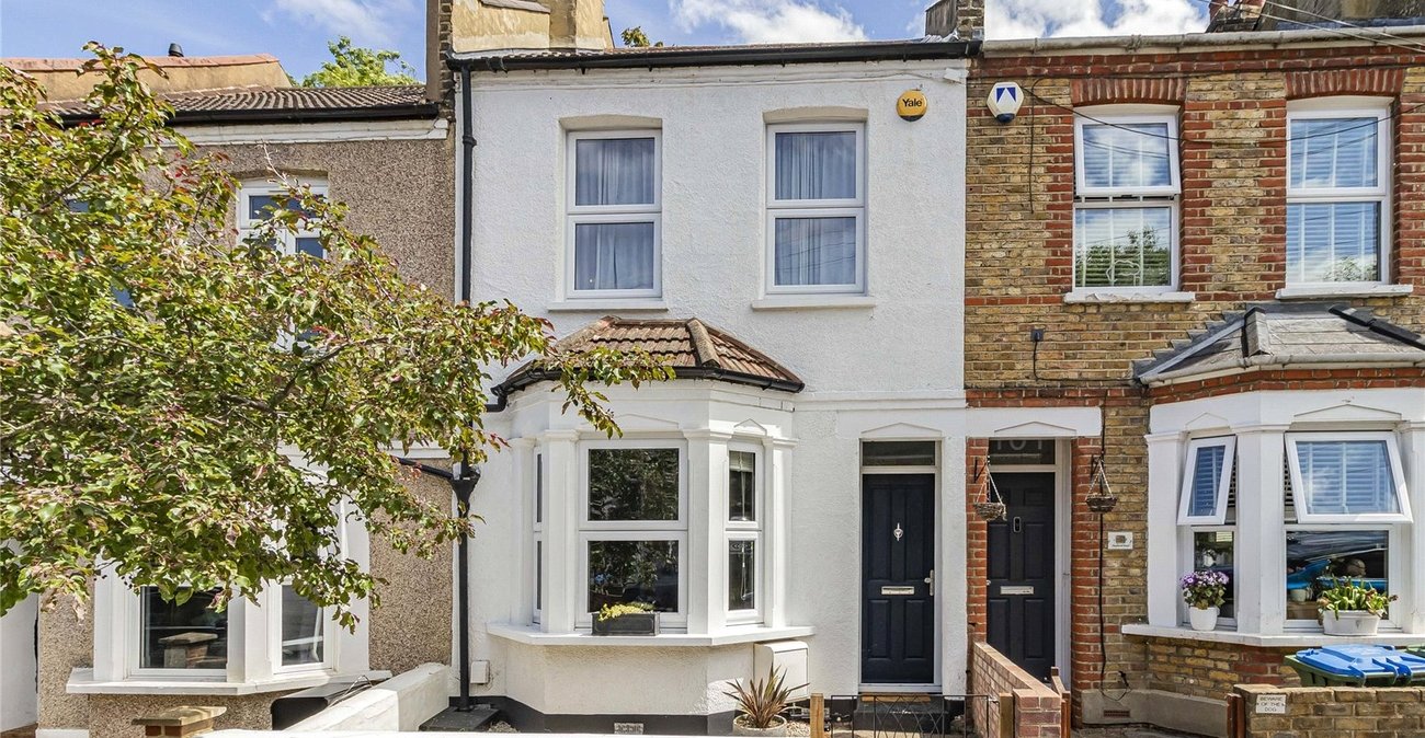 3 bedroom house for sale in Plumstead Common | Robinson Jackson