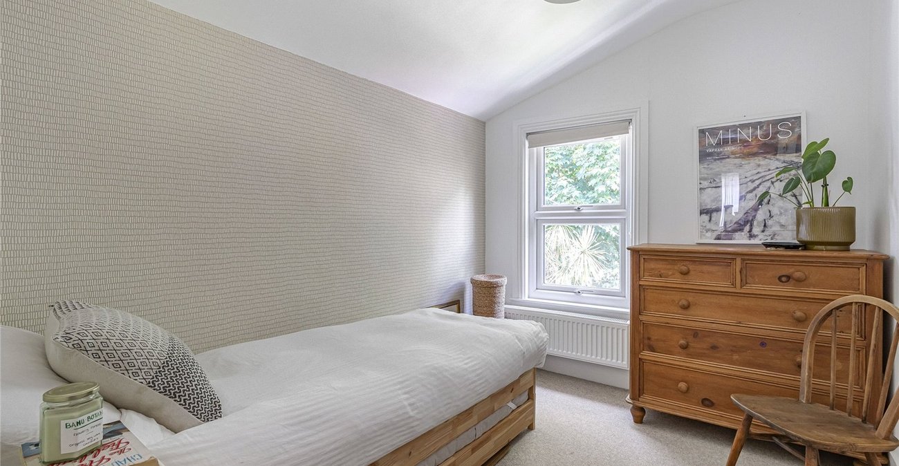 3 bedroom house for sale in Plumstead Common | Robinson Jackson