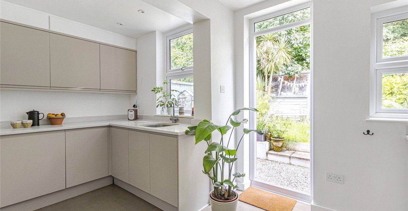 3 bedroom house for sale in Plumstead Common | Robinson Jackson