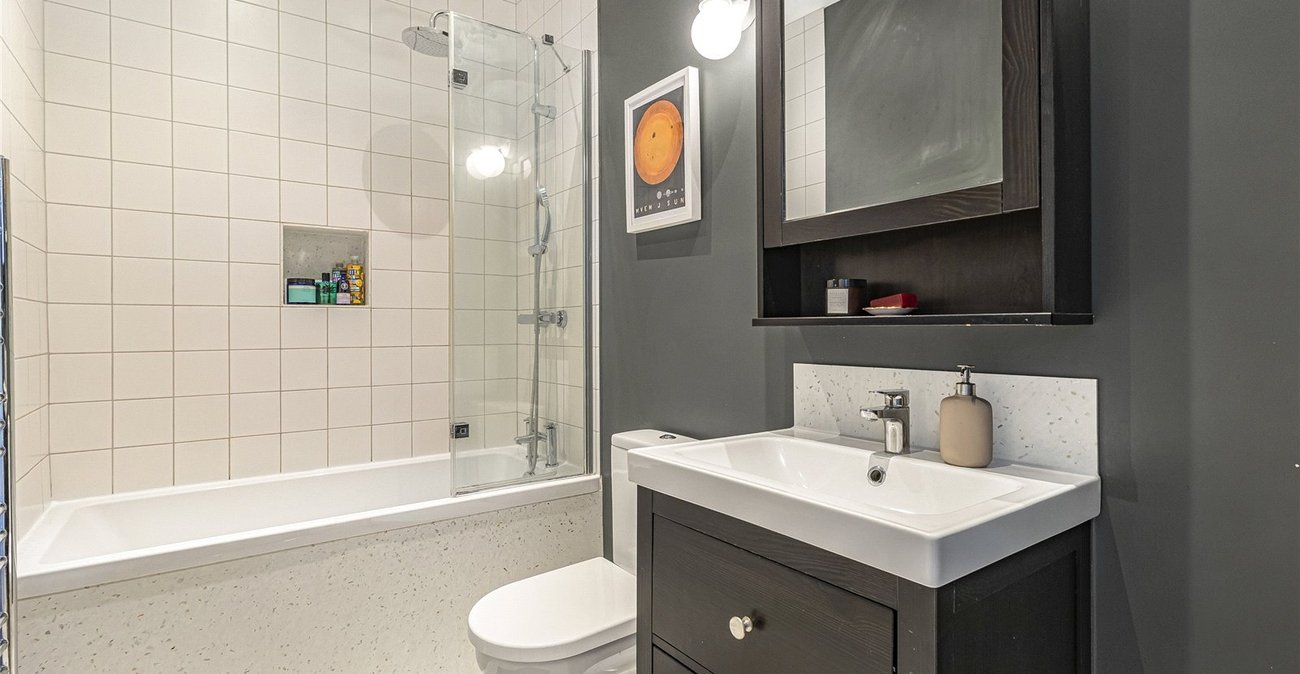 3 bedroom house for sale in Plumstead Common | Robinson Jackson
