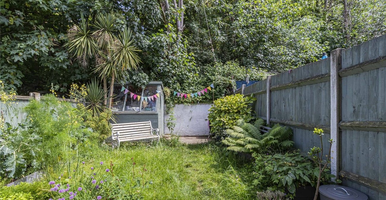 3 bedroom house for sale in Plumstead Common | Robinson Jackson