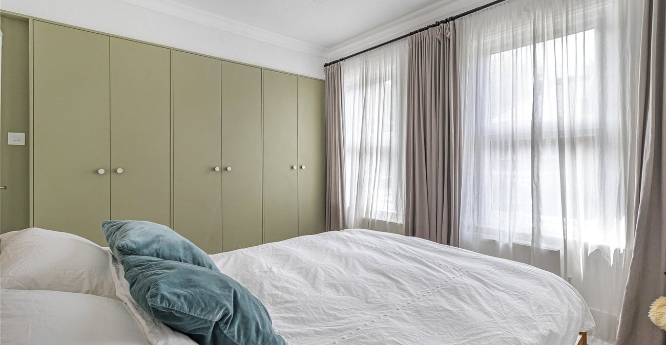 3 bedroom house for sale in Plumstead Common | Robinson Jackson