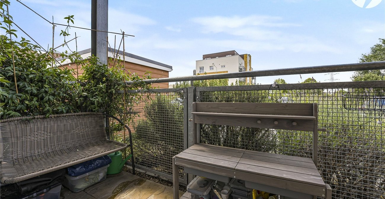 2 bedroom property for sale in Dartford | Robinson Jackson