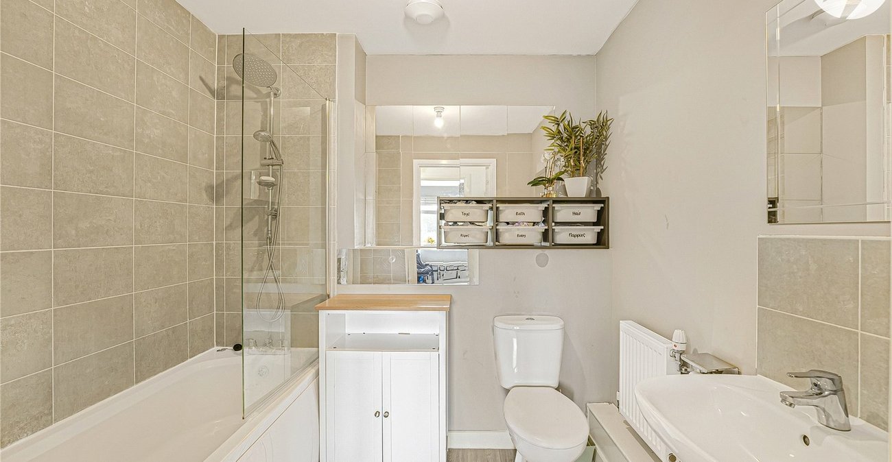 2 bedroom property for sale in Dartford | Robinson Jackson