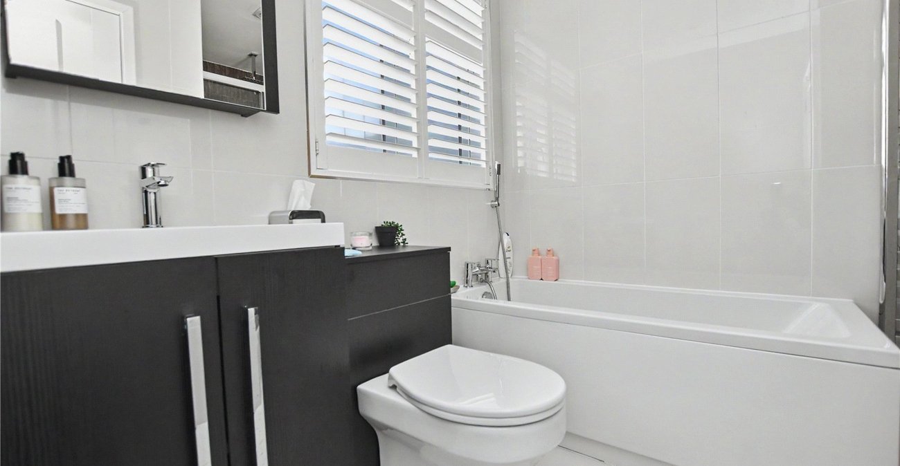 2 bedroom bungalow for sale in Bexleyheath | Robinson Jackson