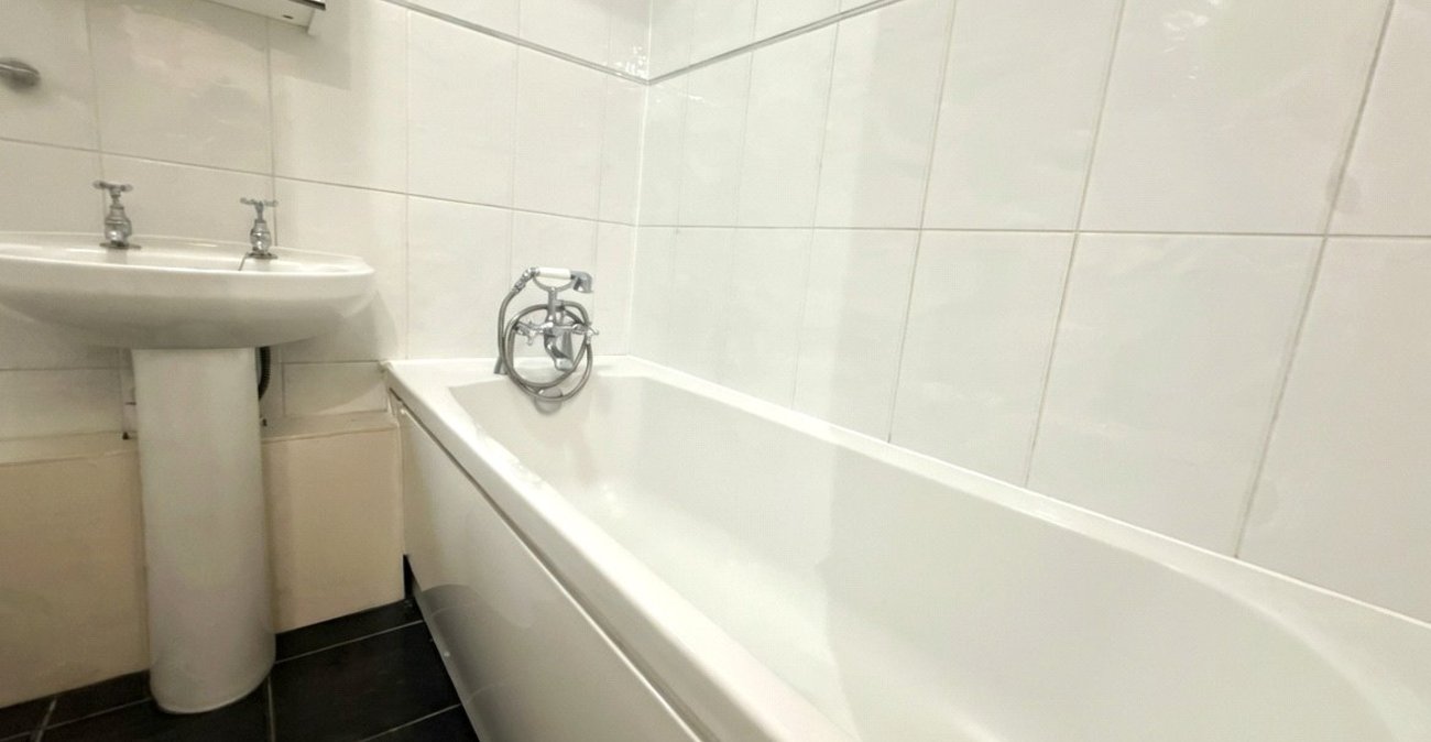 2 bedroom house for sale in Gravesend | Robinson Michael & Jackson