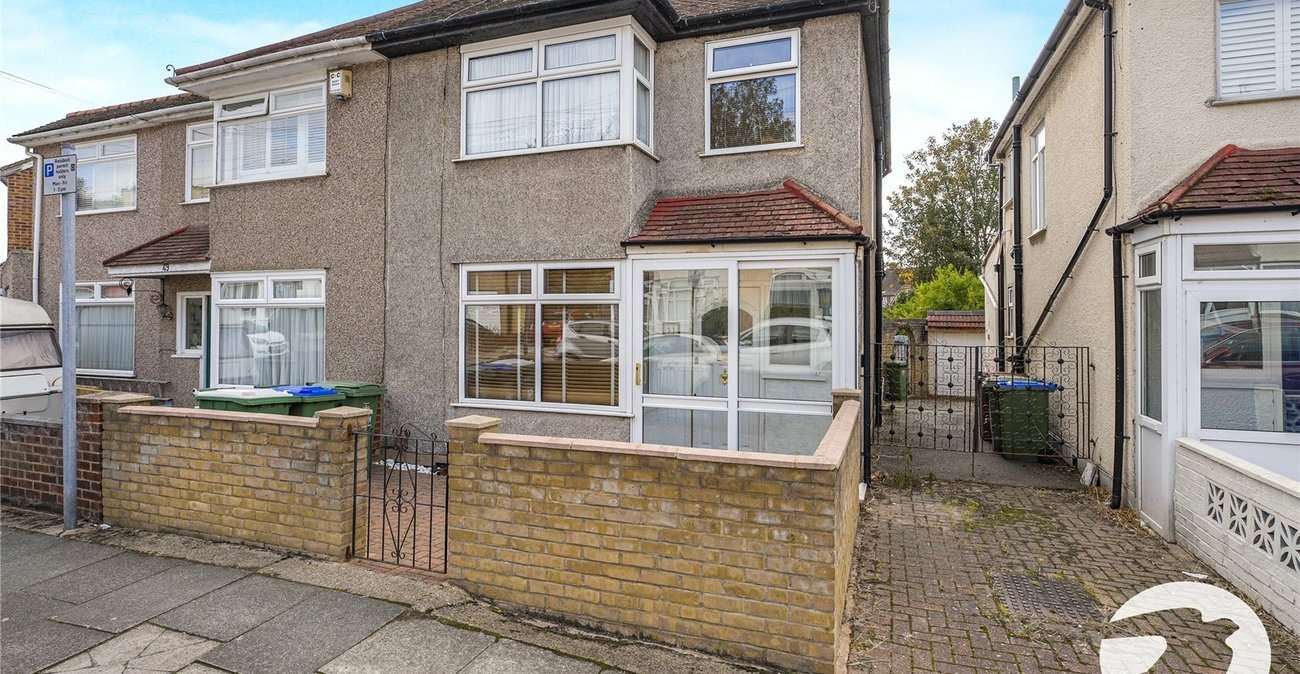 3 bedroom house for sale in Welling | Robinson Jackson