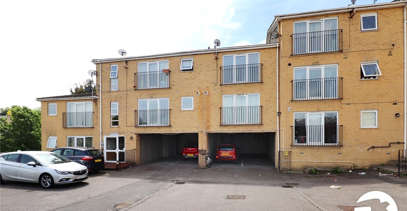2 bedroom property for sale in Belvedere | Robinson Jackson