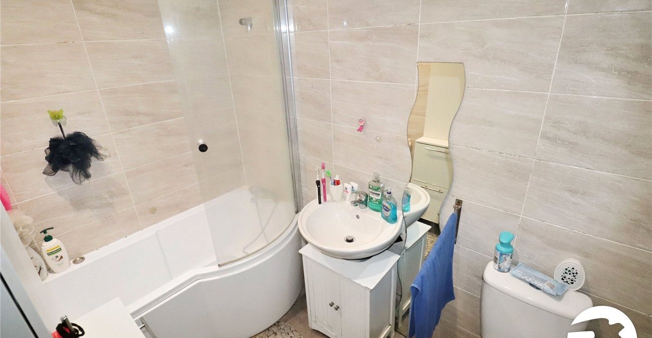 2 bedroom property for sale in Belvedere | Robinson Jackson