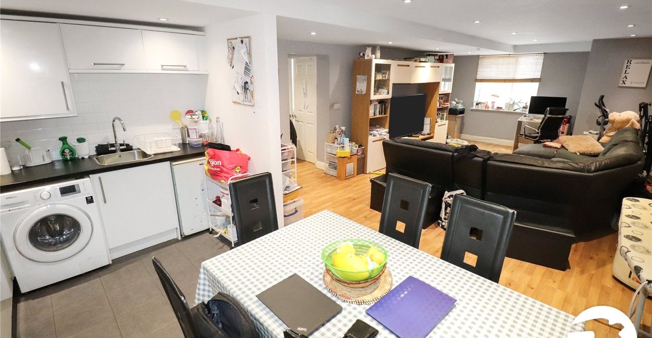 2 bedroom property for sale in Belvedere | Robinson Jackson