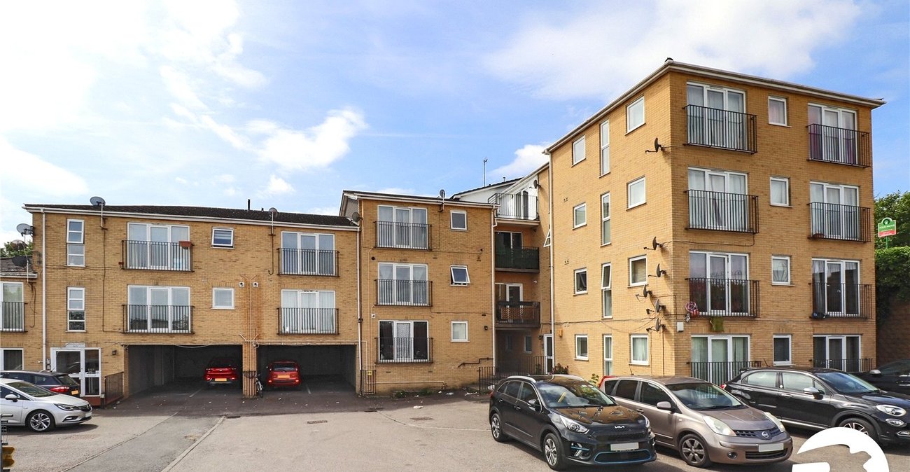 2 bedroom property for sale in Belvedere | Robinson Jackson